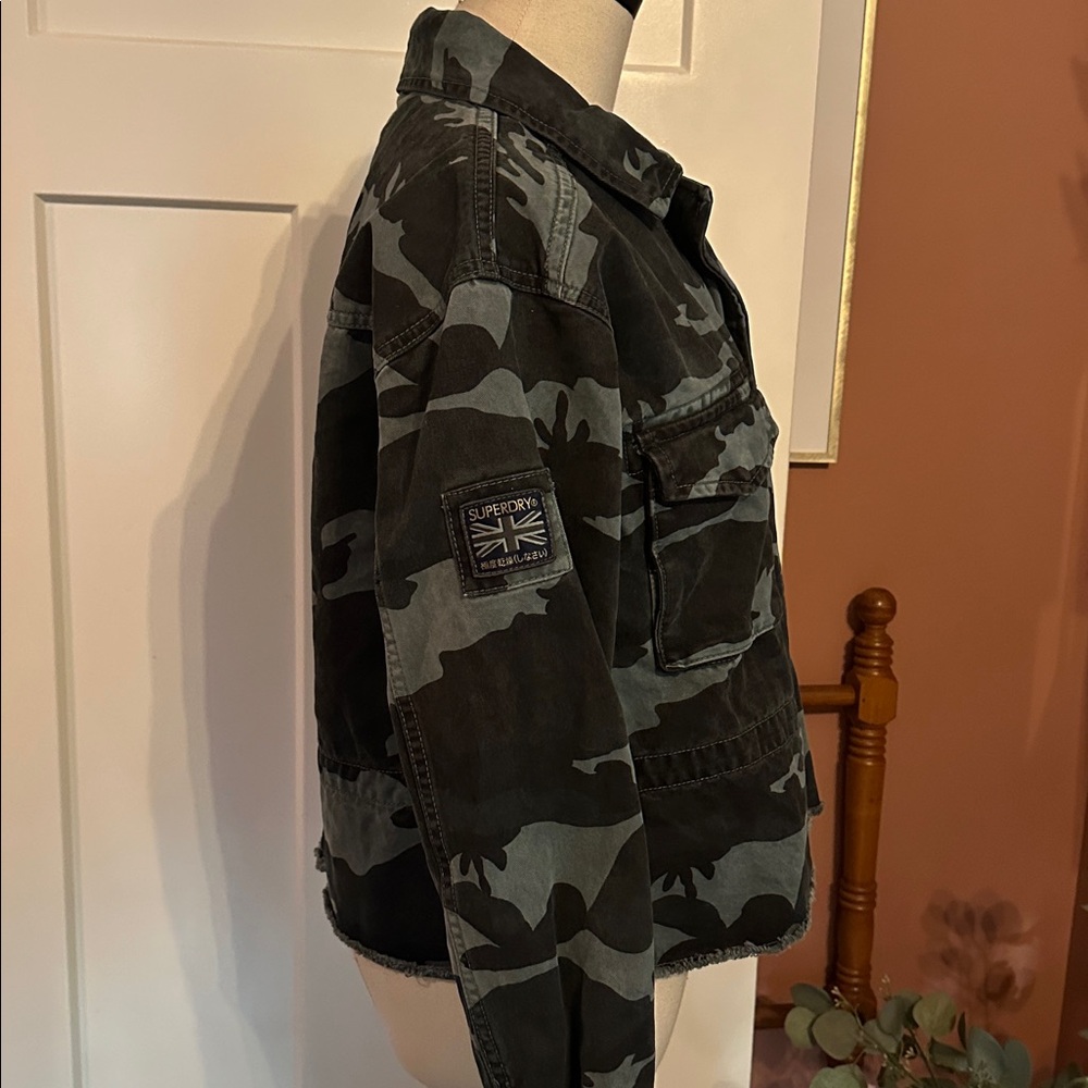 Superdry women Riley Rookie cropped cotton Sea Camo zipper snaps badge 8 Jacket - Picture 9 of 16